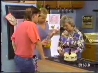 Mike Young, Scott Robinson, Helen Daniels in Neighbours Episode 0471