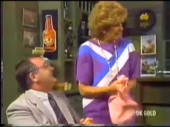 Harold Bishop, Madge Mitchell in Neighbours Episode 0474