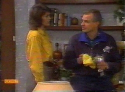 Beverly Robinson, Jim Robinson in Neighbours Episode 0777