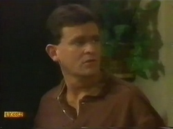 Des Clarke in Neighbours Episode 