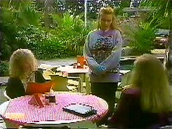 Sharon Davies, Bronwyn Davies, Jane Harris in Neighbours Episode 0781