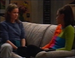 Caitlin Atkins, Sarah Beaumont in Neighbours Episode 2963