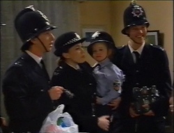 Darren Stark, Libby Kennedy, Louise Carpenter (Lolly), Martin Pike in Neighbours Episode 2964