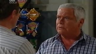 Max Hoyland, Lou Carpenter in Neighbours Episode 4659