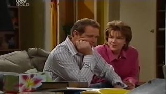Max Hoyland, Lyn Scully in Neighbours Episode 4659