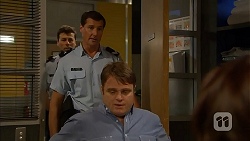 Matt Turner, Gary Canning in Neighbours Episode 