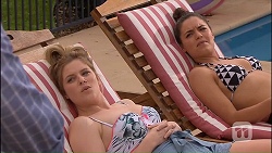 Amber Turner, Paige Novak in Neighbours Episode 