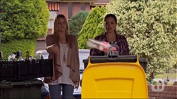 Amber Turner, Paige Novak in Neighbours Episode 