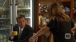 Paul Robinson, Terese Willis in Neighbours Episode 7056