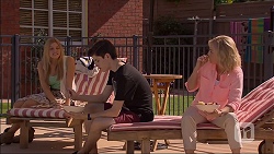 Amber Turner, Bailey Turner, Lauren Turner in Neighbours Episode 