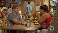 Bryson Jennings, Paige Novak in Neighbours Episode 