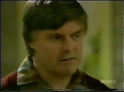 Tom Ramsay in Neighbours Episode 