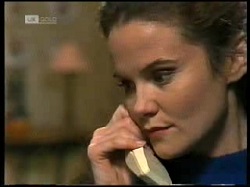 Julie Robinson in Neighbours Episode 