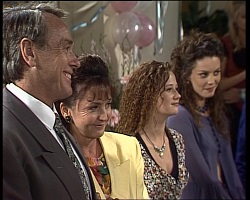 Doug Willis, Pam Willis, Cody Willis, Gaby Willis in Neighbours Episode 