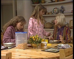 Debbie Martin, Hannah Martin, Helen Daniels in Neighbours Episode 2240