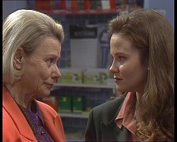 Helen Daniels, Julie Robinson in Neighbours Episode 