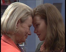 Helen Daniels, Julie Robinson in Neighbours Episode 