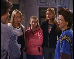 Joe Scully, Steph Scully, Michelle Scully, Felicity Scully, Lyn Scully in Neighbours Episode 