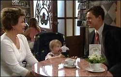 Lyn Scully, Oscar Scully, Andy Tanner in Neighbours Episode 