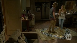 Daniel Robinson, Amber Turner in Neighbours Episode 