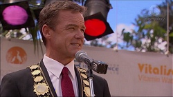 Paul Robinson in Neighbours Episode 