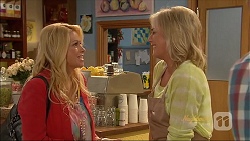 Lucy Robinson, Lauren Turner in Neighbours Episode 