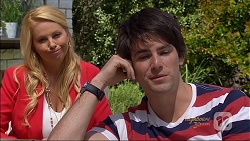 Lucy Robinson, Chris Pappas in Neighbours Episode 