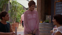 Tyler Brennan, Susan Kennedy, Naomi Canning in Neighbours Episode 