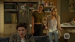 Bailey Turner, Paige Novak, Amber Turner in Neighbours Episode 