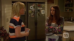 Lauren Turner, Paige Novak in Neighbours Episode 