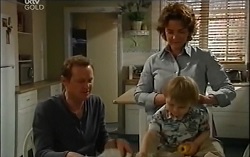 Max Hoyland, Lyn Scully, Oscar Scully in Neighbours Episode 