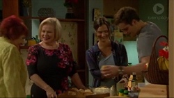Angie Rebecchi, Sheila Canning, Amy Williams, Kyle Canning in Neighbours Episode 7196
