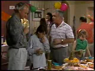 Jim Robinson, Toby Mangel, Dorothy Burke, Lou Carpenter, Hannah Martin, Benito Alessi in Neighbours Episode 1820