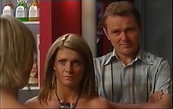 Sindi Watts, Izzy Hoyland, Max Hoyland in Neighbours Episode 