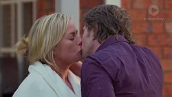 Lauren Turner, Brad Willis in Neighbours Episode 7201