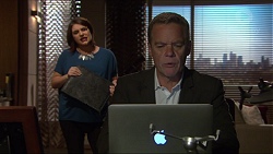 Naomi Canning, Paul Robinson in Neighbours Episode 