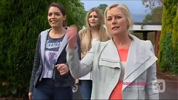 Paige Novak, Amber Turner, Lauren Turner in Neighbours Episode 