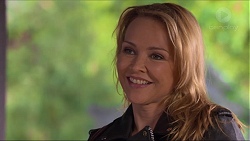 Steph Scully in Neighbours Episode 