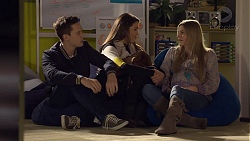 Josh Willis, Paige Novak, Amber Turner in Neighbours Episode 