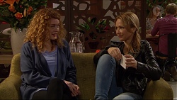 Belinda Bell, Steph Scully in Neighbours Episode 