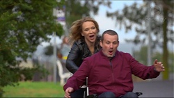 Steph Scully, Toadie Rebecchi in Neighbours Episode 