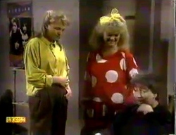 Bronwyn Davies, Sharon Davies in Neighbours Episode 