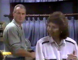 Jim Robinson, Beverly Robinson in Neighbours Episode 