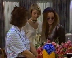 Pam Willis, Danni Stark, Cody Willis in Neighbours Episode 