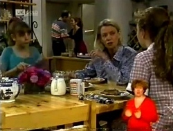 Hannah Martin, Philip Martin, Julie Martin, Helen Daniels, Debbie Martin in Neighbours Episode 2150