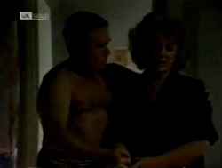 Lou Carpenter, Cheryl Stark in Neighbours Episode 