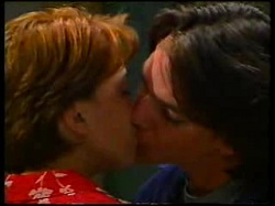 Libby Kennedy, Darren Stark in Neighbours Episode 