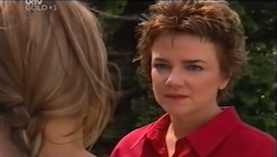 Steph Scully, Lyn Scully in Neighbours Episode 