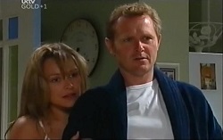 Steph Scully, Max Hoyland in Neighbours Episode 