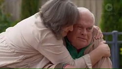 Rochelle Neve, Lou Carpenter in Neighbours Episode 